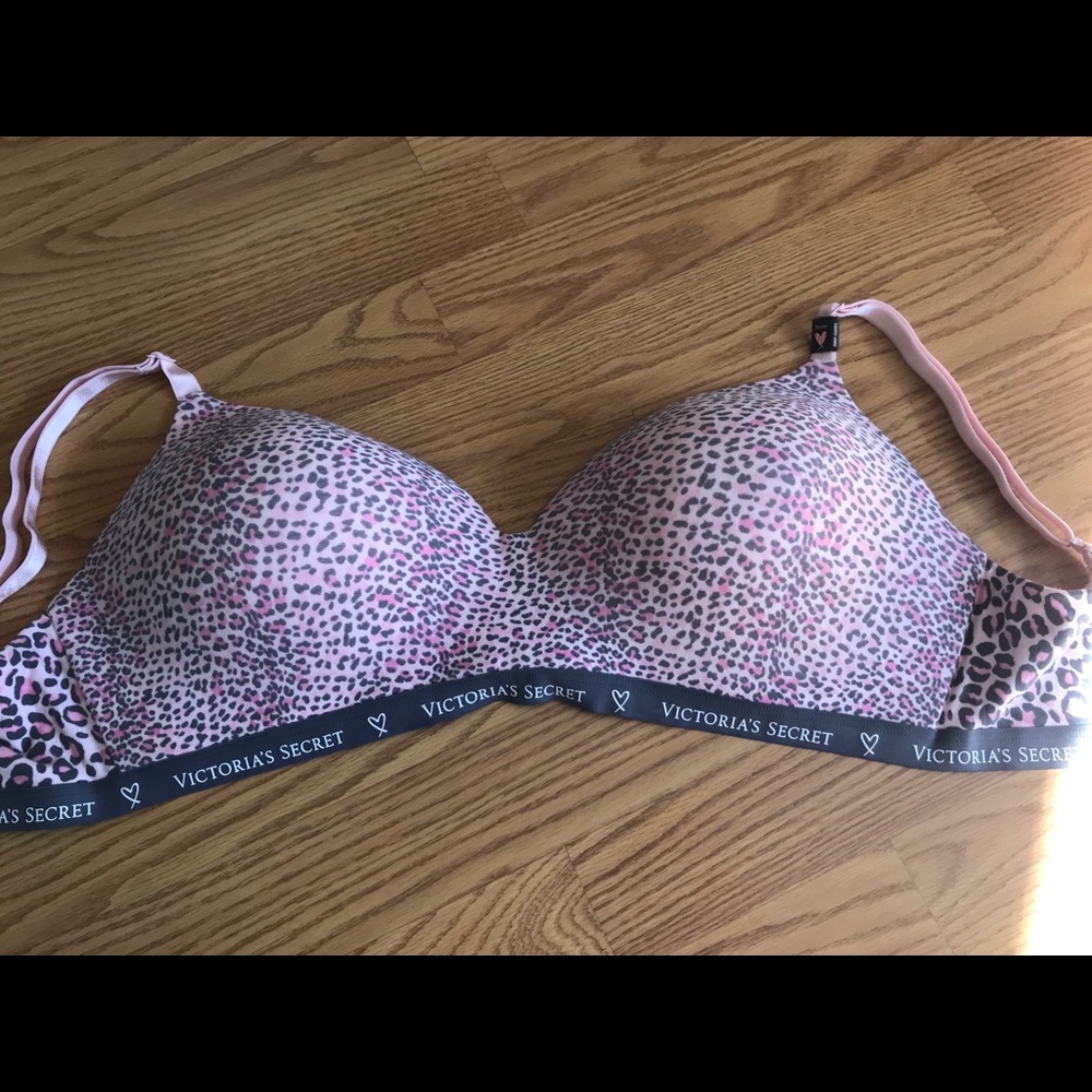 VS t-shirt lightly lined wireless bra!